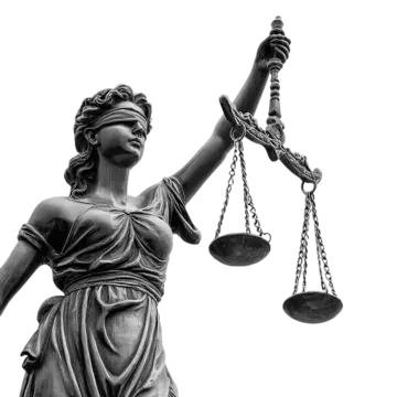 Estátua da Justiça com balança sobre fundo transparente